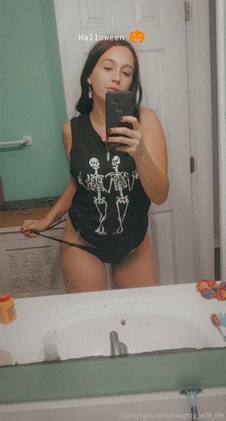 Nagie wyciekłe zdjęcie OnlyFans od Naughtywifelife