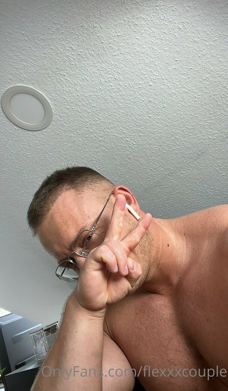 Nagie wyciekłe zdjęcie OnlyFans od Flexxxcouple