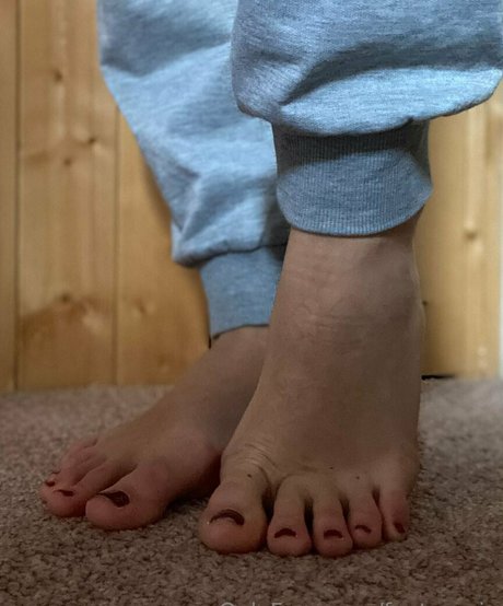 Nagie wyciekłe zdjęcie OnlyFans od Feetronnie