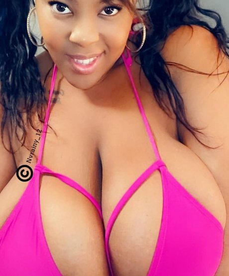 Nagie wyciekłe zdjęcie OnlyFans od Nvrainy21