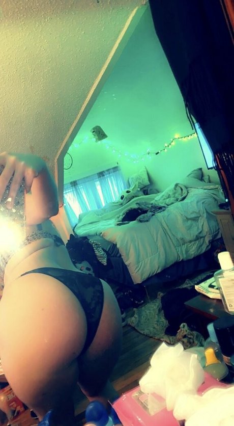 Nagie wyciekłe zdjęcie OnlyFans od Umassgirl