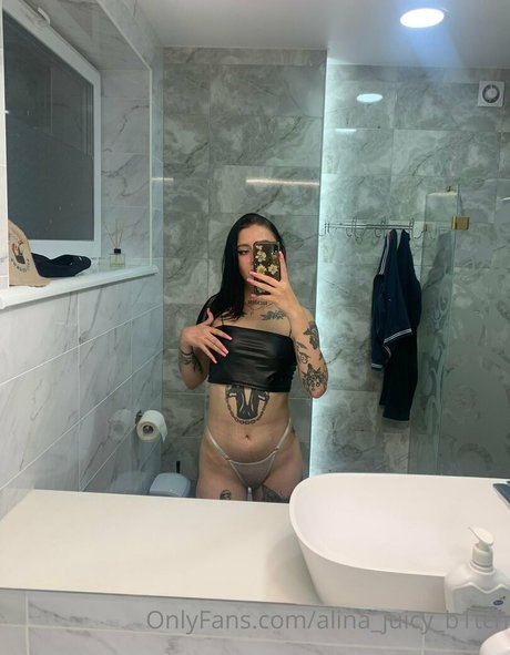 Nagie wyciekłe zdjęcie OnlyFans od Alinajuicyb1tch