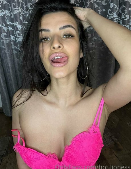 Hot.lioness