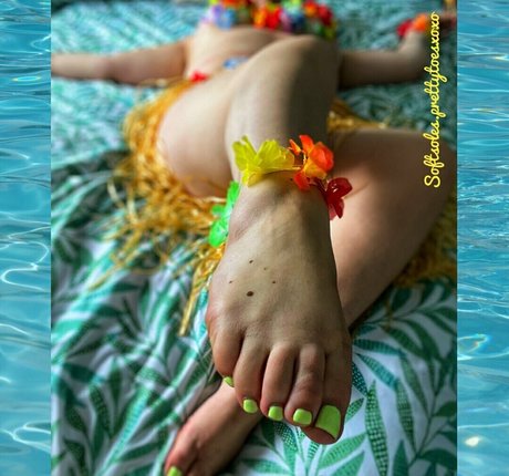 Nagie wyciekłe zdjęcie OnlyFans od Softsolesprettytoesxoxo