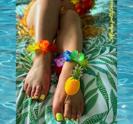 Nagie wyciekłe zdjęcie OnlyFans od Softsolesprettytoesxoxo
