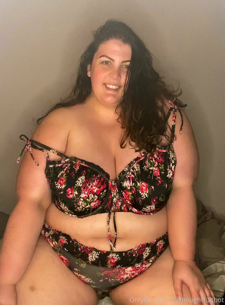 Nagie wyciekłe zdjęcie OnlyFans od Athoughtfulthot