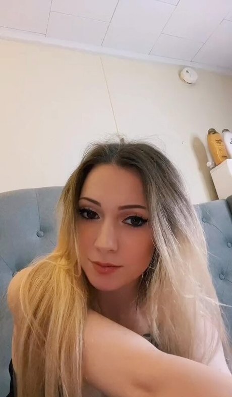 Nagie wyciekłe zdjęcie OnlyFans od Little Momma