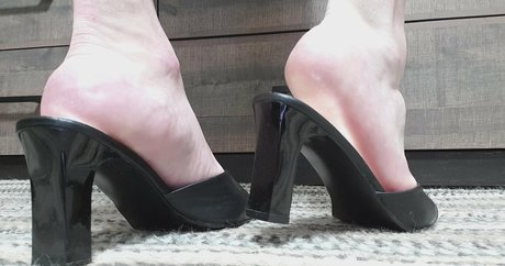 Laceys_muscular_calves