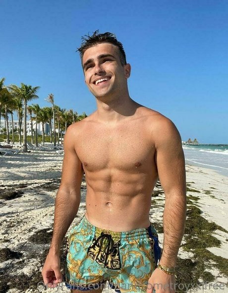 Nagie wyciekłe zdjęcie OnlyFans od Handsometroyxxlfree