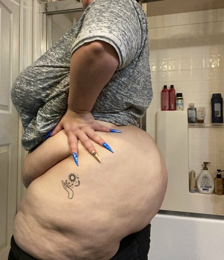 Nagie wyciekłe zdjęcie OnlyFans od Fatbae