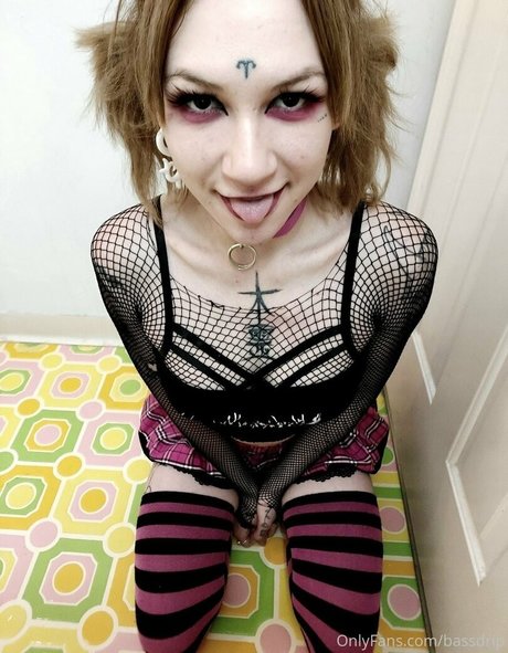 Nagie wyciekłe zdjęcie OnlyFans od Bassdrip