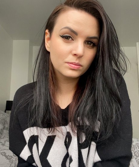 Nagie wyciekłe zdjęcie OnlyFans od Emma Blackery