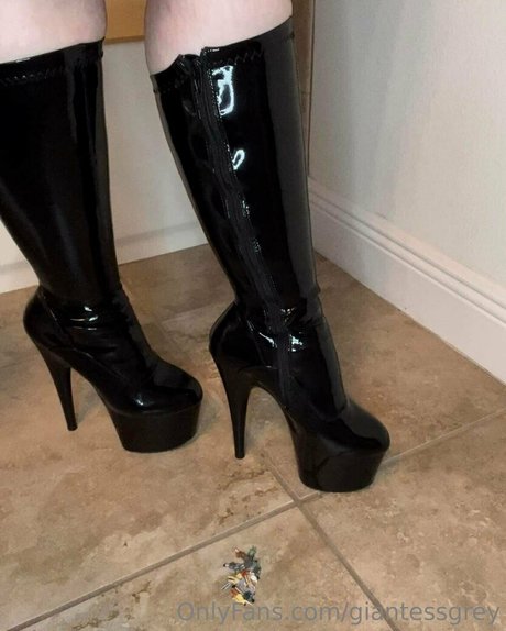 Nagie wyciekłe zdjęcie OnlyFans od Giantessgrey