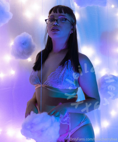 Nagie wyciekłe zdjęcie OnlyFans od Leilacherryfree