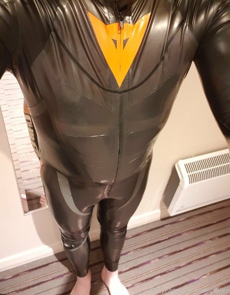 Nagie wyciekłe zdjęcie OnlyFans od Neonlatex