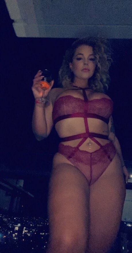 Nagie wyciekłe zdjęcie OnlyFans od Thecurvyqueen01