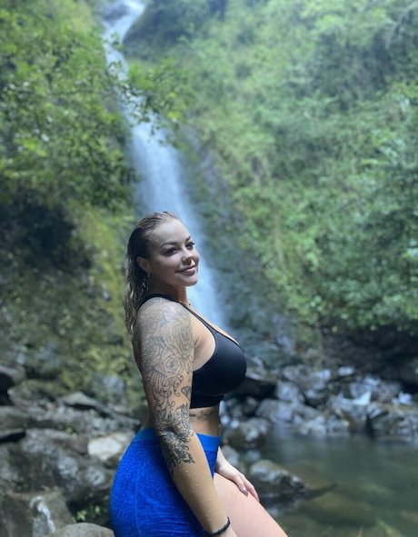 Nagie wyciekłe zdjęcie OnlyFans od Thecurvyqueen01