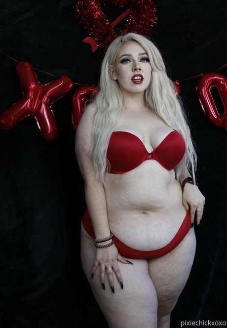 Nagie wyciekłe zdjęcie OnlyFans od Pixiechickxoxo