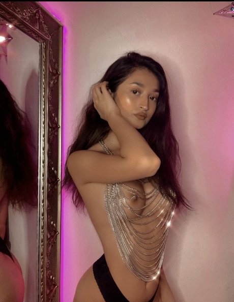 Prettylittlechica