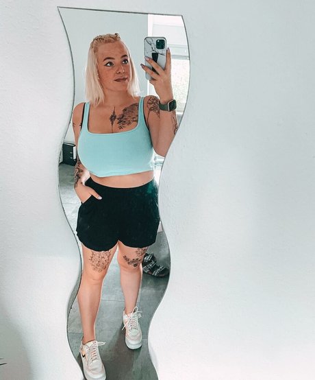 Nagie wyciekłe zdjęcie OnlyFans od Sarah Neuhaus