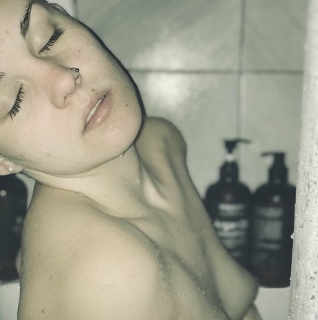 Nagie wyciekłe zdjęcie OnlyFans od Peachcreamzzz