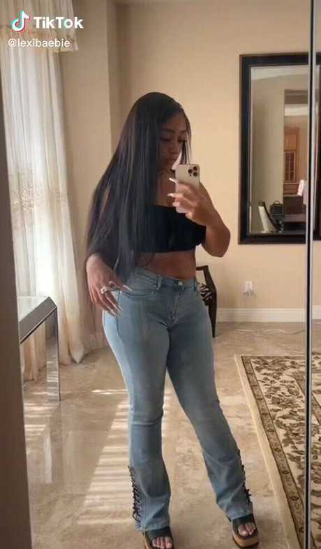 Nagie wyciekłe zdjęcie OnlyFans od Lexxiibaebie