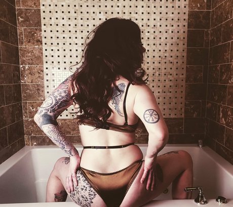 Nagie wyciekłe zdjęcie OnlyFans od Salemmoonfree