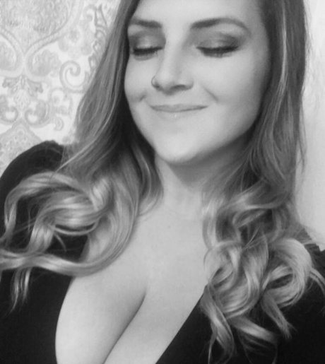 Nagie wyciekłe zdjęcie OnlyFans od Chelsea Hammill