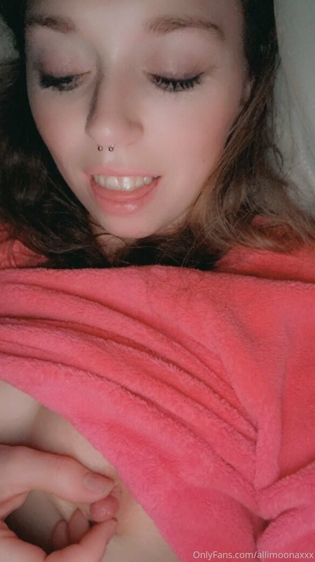 Nagie wyciekłe zdjęcie OnlyFans od Allimoonaxxx
