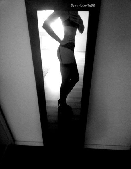 Nagie wyciekłe zdjęcie OnlyFans od Sexyhotwife90