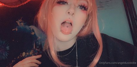 Nagie wyciekłe zdjęcie OnlyFans od Angeldustdollie
