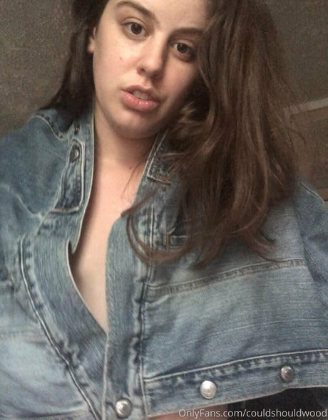 Nagie wyciekłe zdjęcie OnlyFans od Couldshouldwood