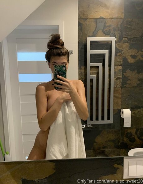 Nagie wyciekłe zdjęcie OnlyFans od Anniesosweet