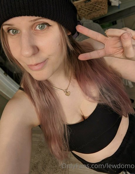 Nagie wyciekłe zdjęcie OnlyFans od Lewdomo