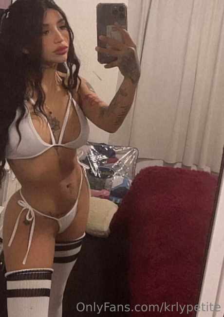 Nagie wyciekłe zdjęcie OnlyFans od Krlypetite