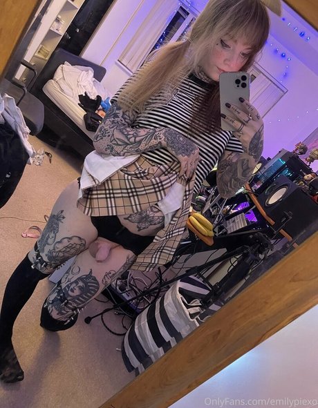 Nagie wyciekłe zdjęcie OnlyFans od Emilypiexo