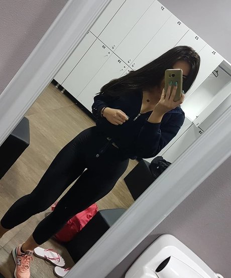 Nagie wyciekłe zdjęcie OnlyFans od Madalina Mates
