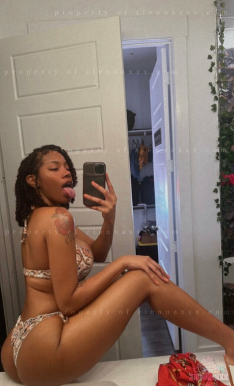 Nagie wyciekłe zdjęcie OnlyFans od Ziennaxxx