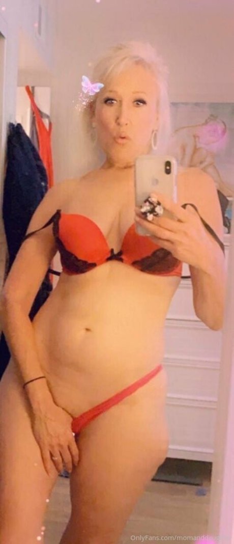 Nagie wyciekłe zdjęcie OnlyFans od Momanddaughter