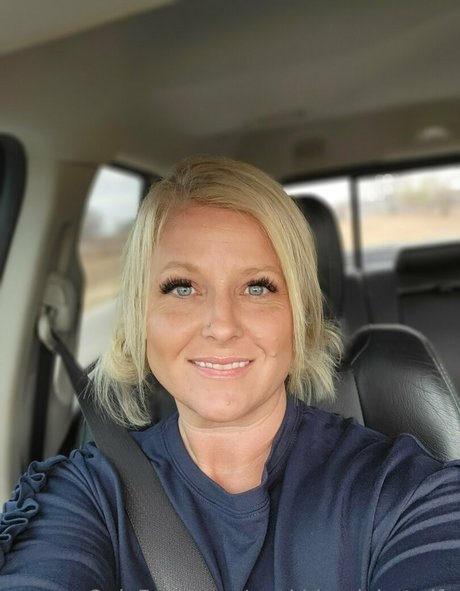 Neokblondehotwife