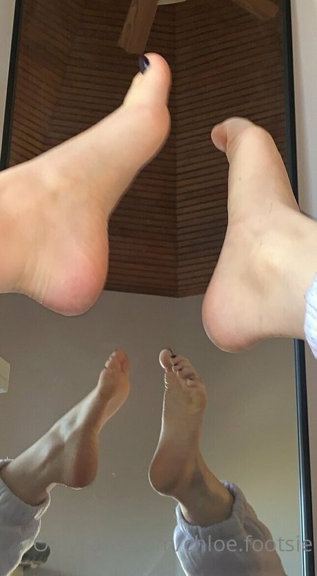 Kayla.footsie