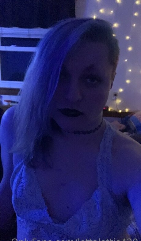 Nagie wyciekłe zdjęcie OnlyFans od Lottalottie420