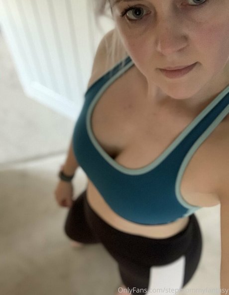 Nagie wyciekłe zdjęcie OnlyFans od Stepmommyfantasy