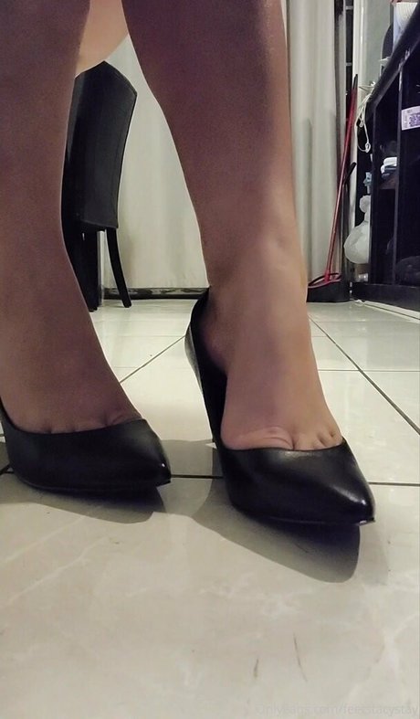 Feetstacystay