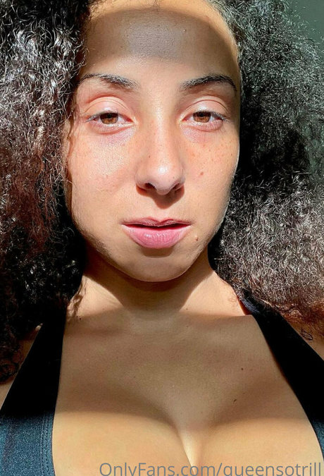 Nagie wyciekłe zdjęcie OnlyFans od Queensotrill