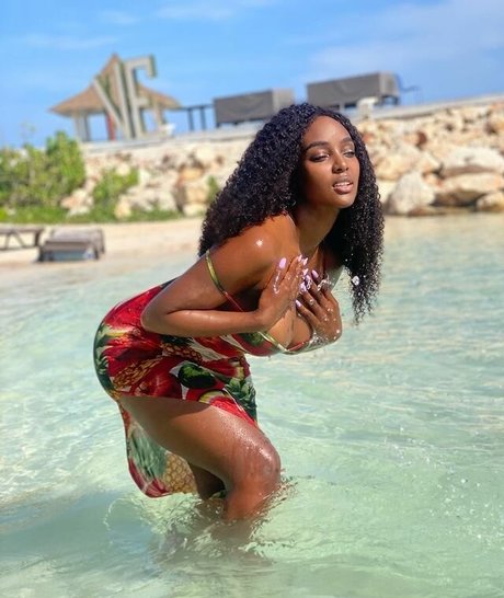 Nagie wyciekłe zdjęcie OnlyFans od Amara La Negra