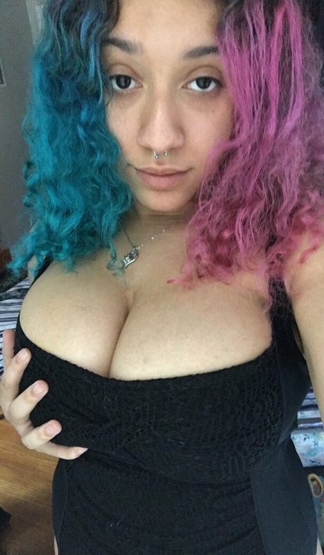 Nagie wyciekłe zdjęcie OnlyFans od Itselliemay