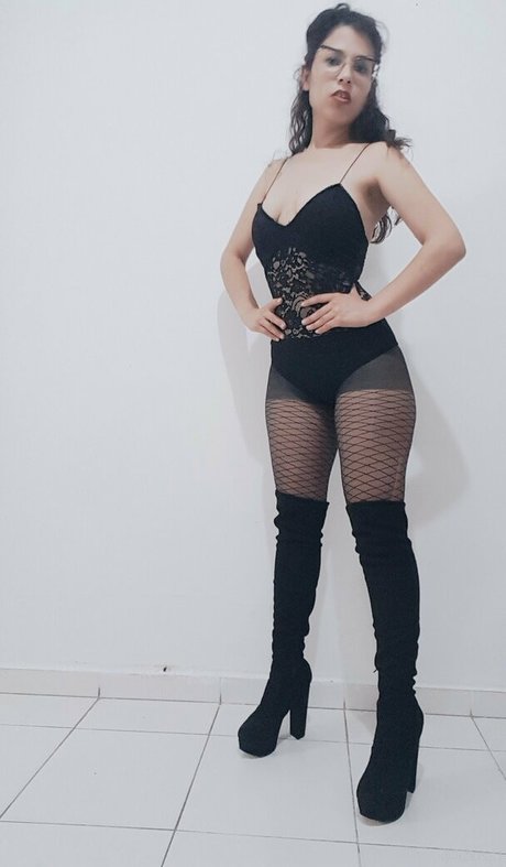 Lizkiss1