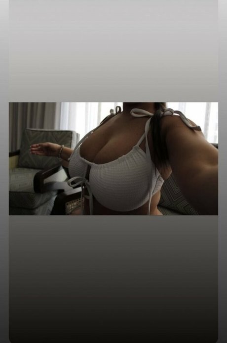 Nagie wyciekłe zdjęcie OnlyFans od Youcancallmelt