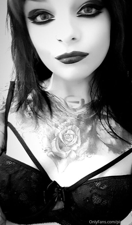 Nagie wyciekłe zdjęcie OnlyFans od Pixxigrrl